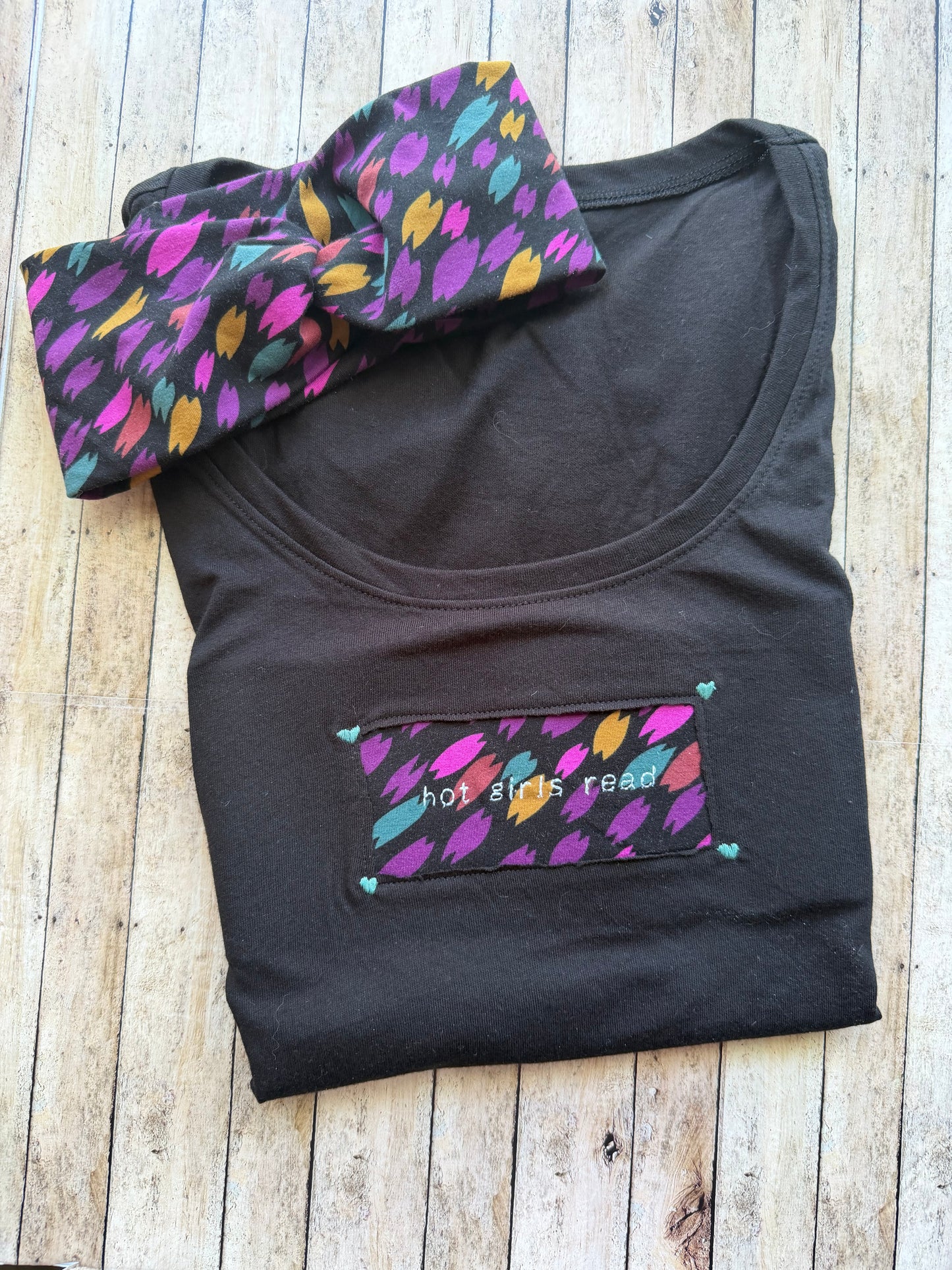 Hot Girls Read Reclaimed Upcycled T Shirt Size M with Matching Twist Headband Womens Bundle