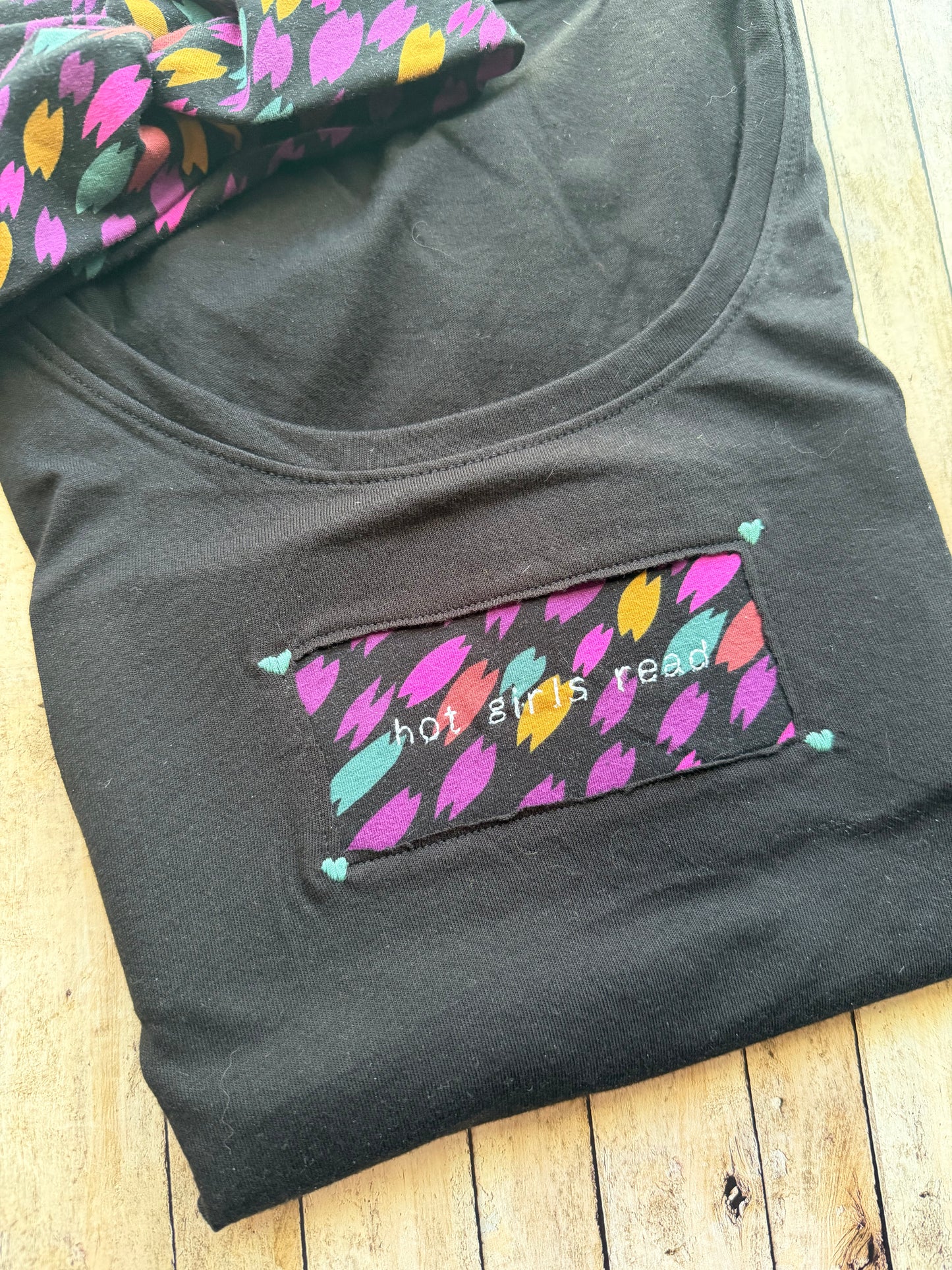 Hot Girls Read Reclaimed Upcycled T Shirt Size M with Matching Twist Headband Womens Bundle
